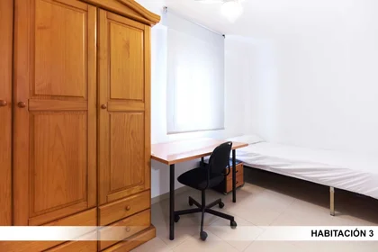 Privatzimmer in der Calle Santo Ángel 12, bild 1 von 18