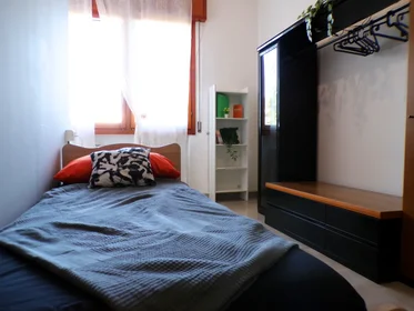 Habitación privada en Via Giovanni Antonio Magini 6, imagen 1 de 16