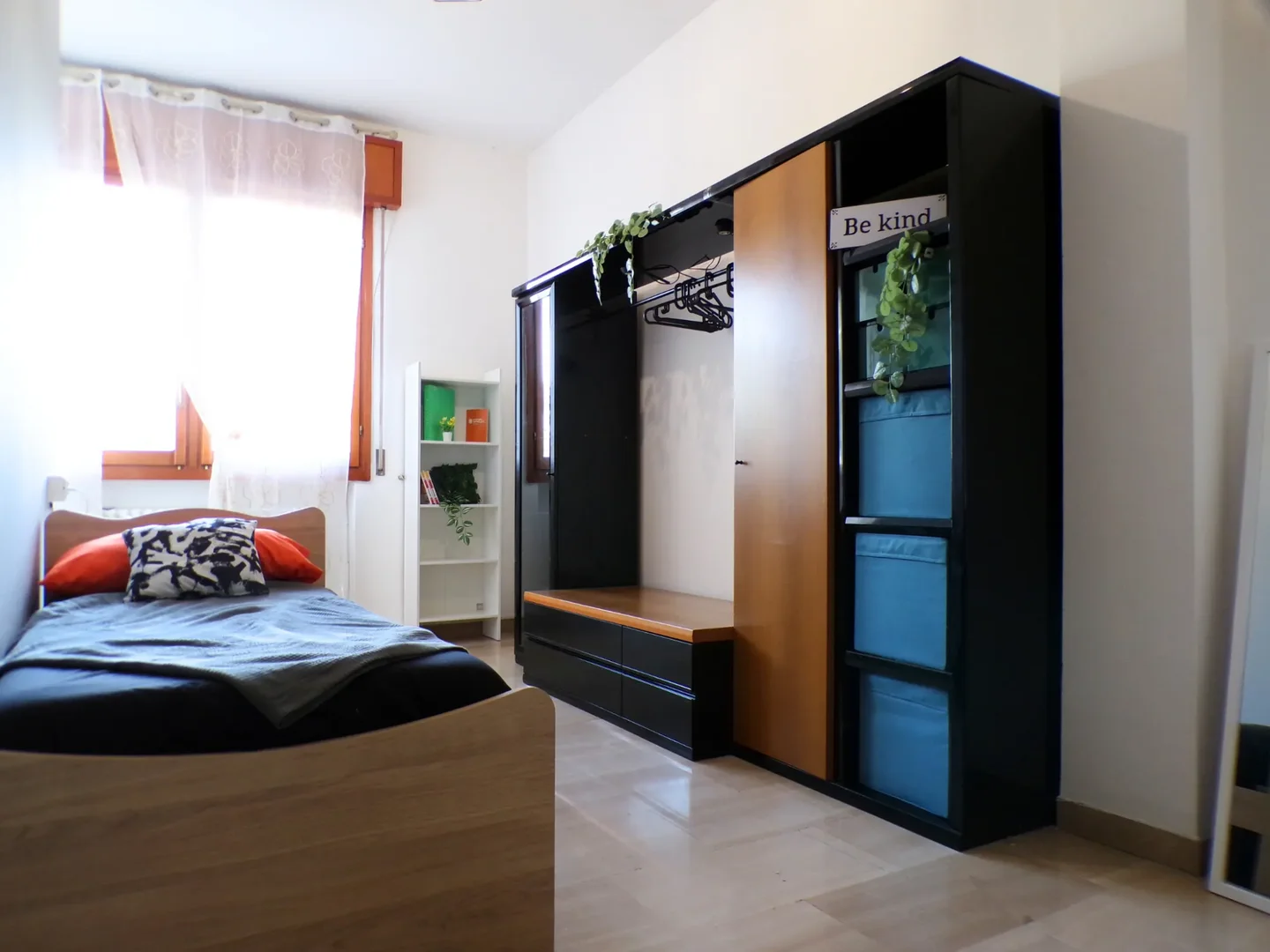 Habitación estudiantil económica con ubicación conveniente en 