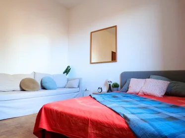 Habitación privada en Via Giovanni Antonio Magini 6, imagen 4 de 16