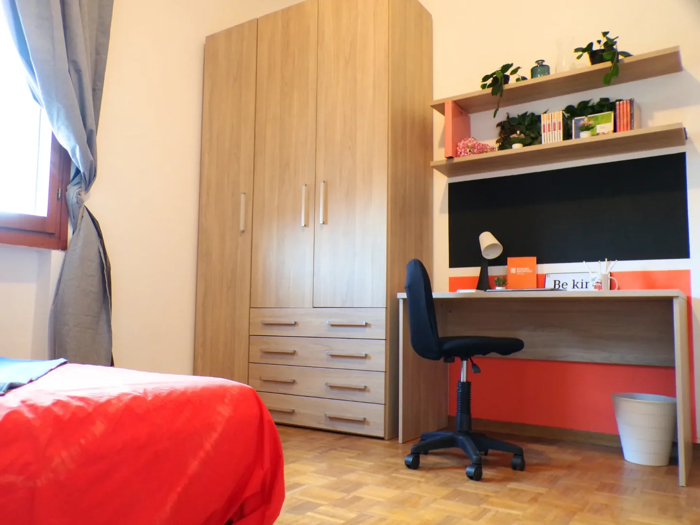 Habitación asequible para estudiantes con buena iluminación en 