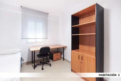Privatzimmer in der Calle Santo Ángel 12, bild 3 von 18