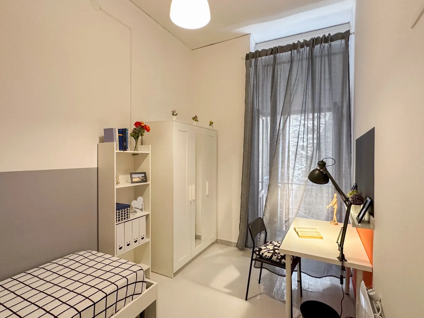 Room for rent in student apartment in , fully furnished