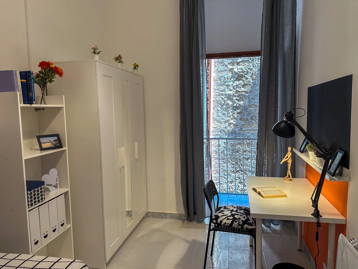 Student-friendly room in  with modern amenities