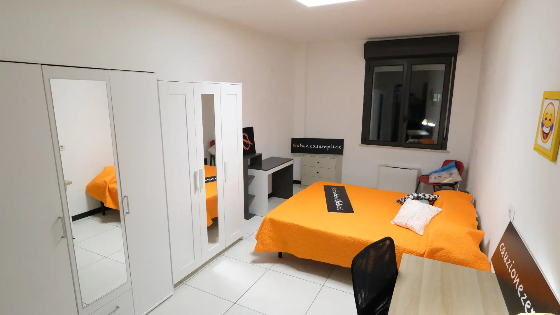Quarto de estudante económico com localização conveniente em 