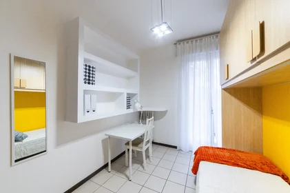 Stanza privata in Viale Fratelli Spazzoli 123, immagine 1 di 15