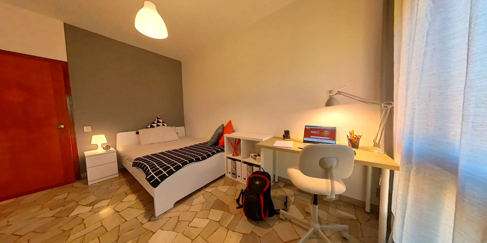 Room for rent in student apartment in , fully furnished