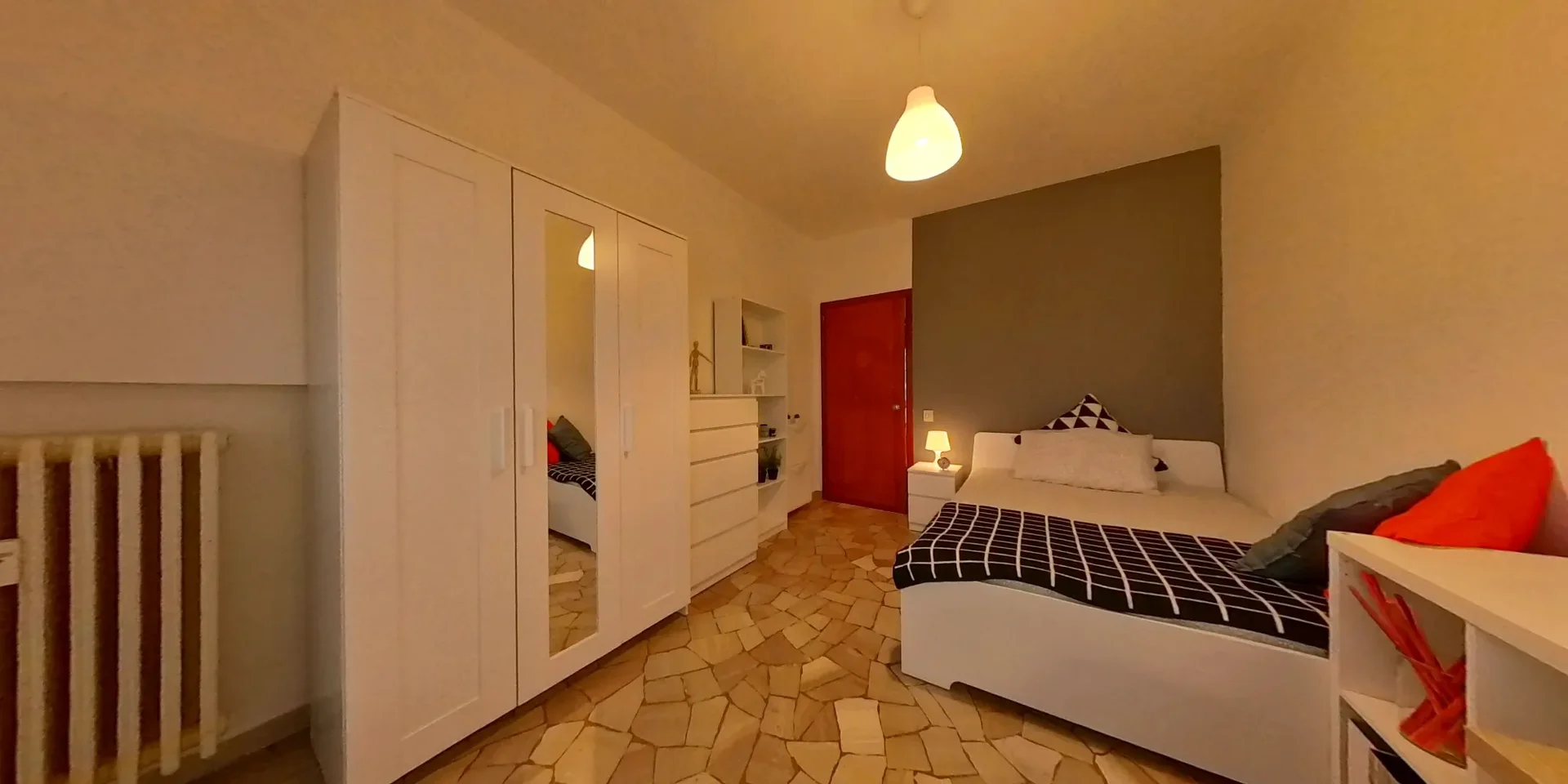 Comfortable and spacious student room in