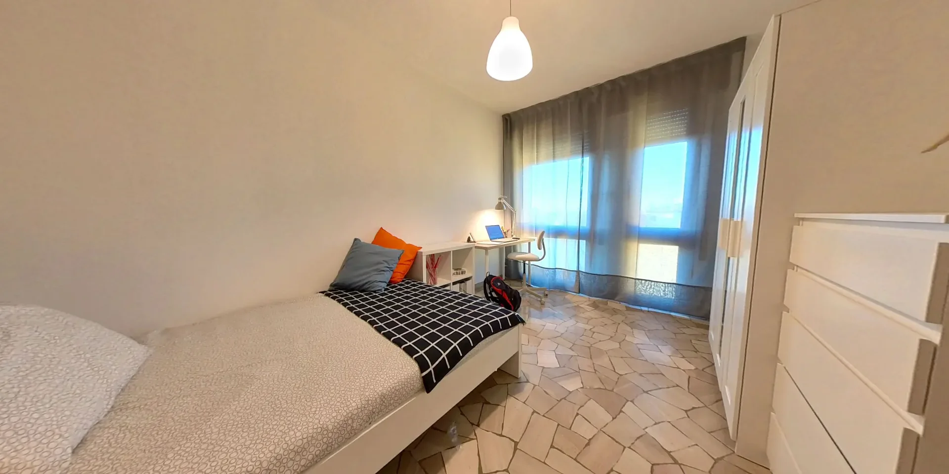 Functional student room perfect for studying in