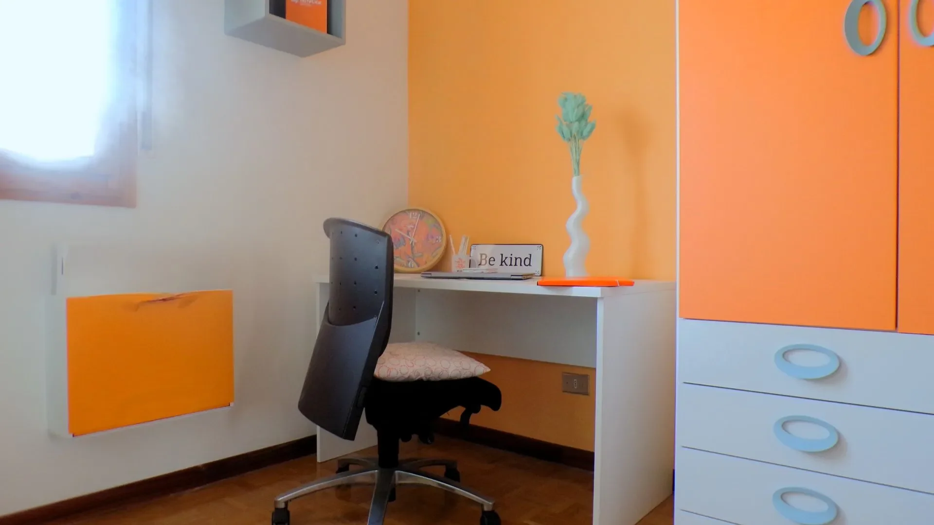 Economical student room with convenient location in