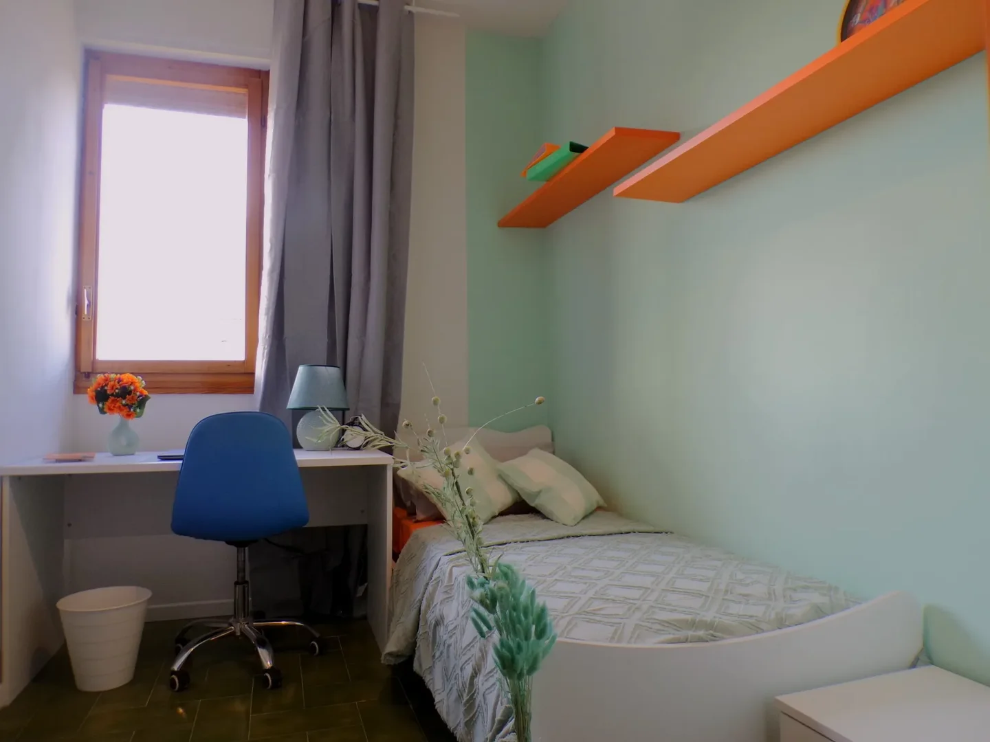 Economical student room with convenient location in 