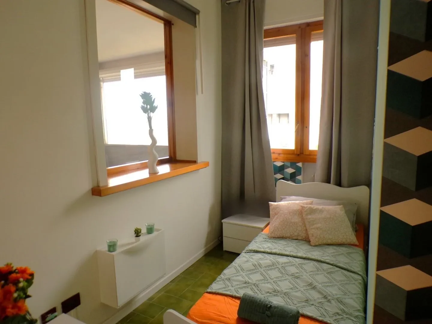 Comfortable and spacious student room in