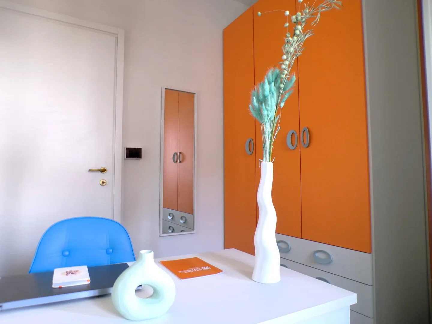 Room for rent in student apartment in , fully furnished