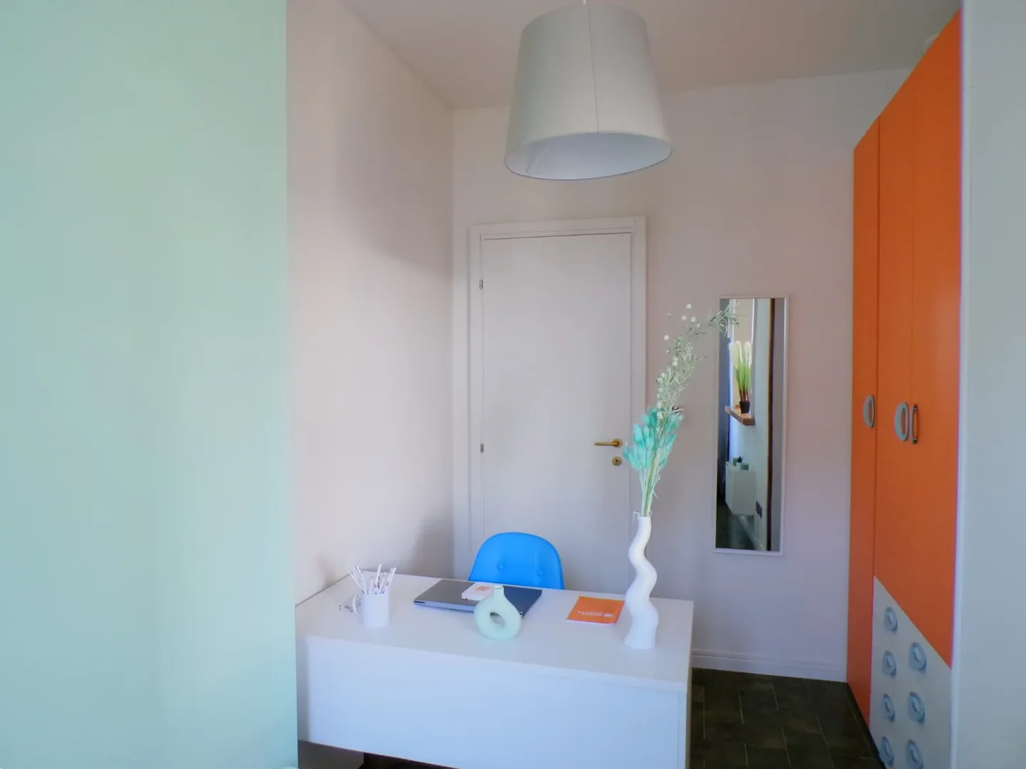 Economical student room with convenient location in