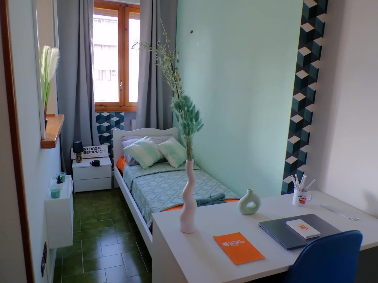 Comfortable and spacious student room in