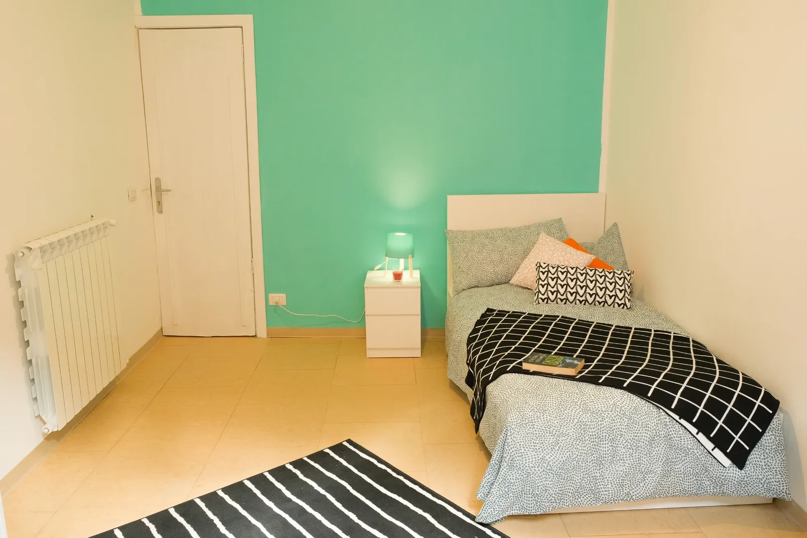 Bright and airy student room with easy university access in 