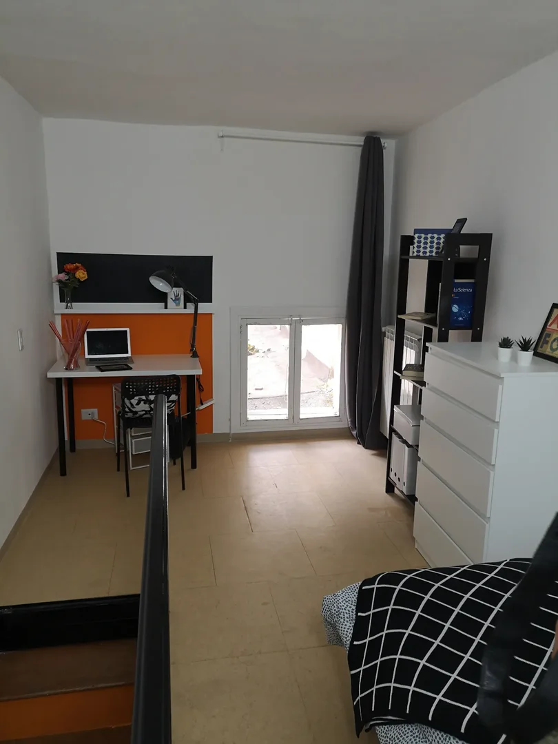 Economical student room with convenient location in 