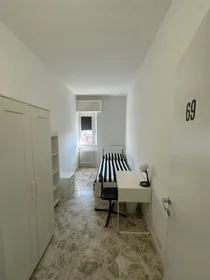 Chambre privée à Viale Unità d'Italia 25, image 1 de 9
