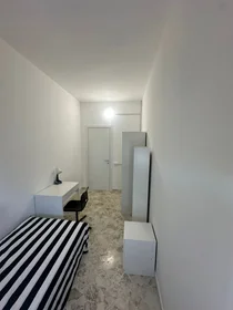Chambre privée à Viale Unità d'Italia 25, image 3 de 9