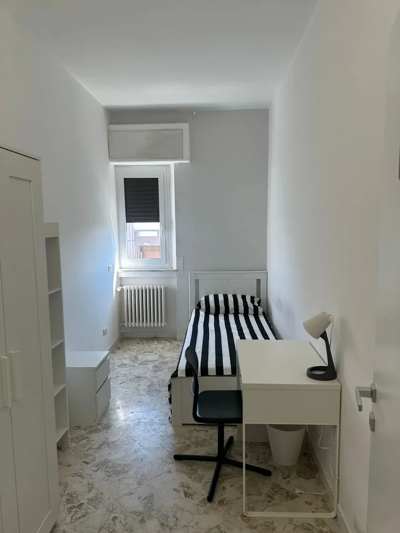 Chambre conviviale pour les étudiants dans  avec des équipements modernes