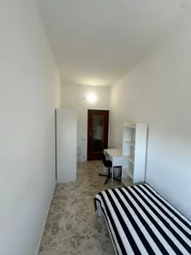 Chambre privée à Viale Unità d'Italia 25, image 1 de 8