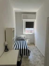 Chambre privée à Viale Unità d'Italia 25, image 2 de 8
