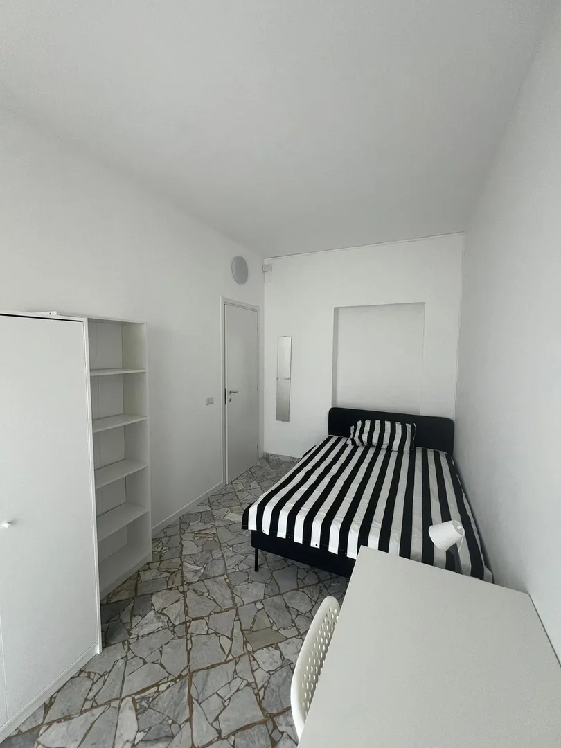 Habitación acogedora para estudiantes disponible en 