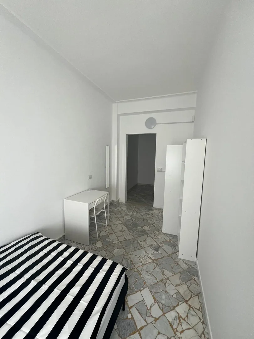 Habitación para estudiantes en  con área de estudio y facilidades compartidas