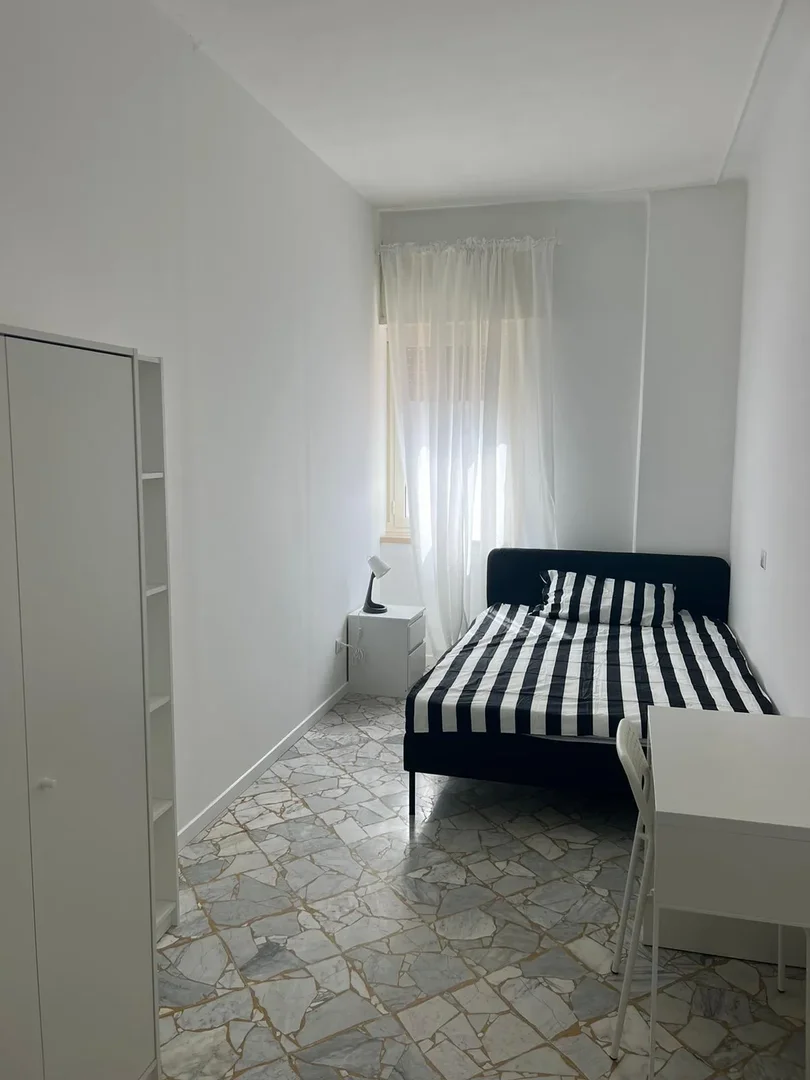 Habitación en apartamento estudiantil en alquiler en , completamente amueblado