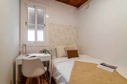 Chambre privée à Carrer d'Aragó 115, image 2 de 17