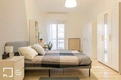 Habitación privada en Via Antonio De Nino 27, imagen 1 de 13