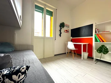 Chambre privée à Via Vermena 1, image 2 de 19