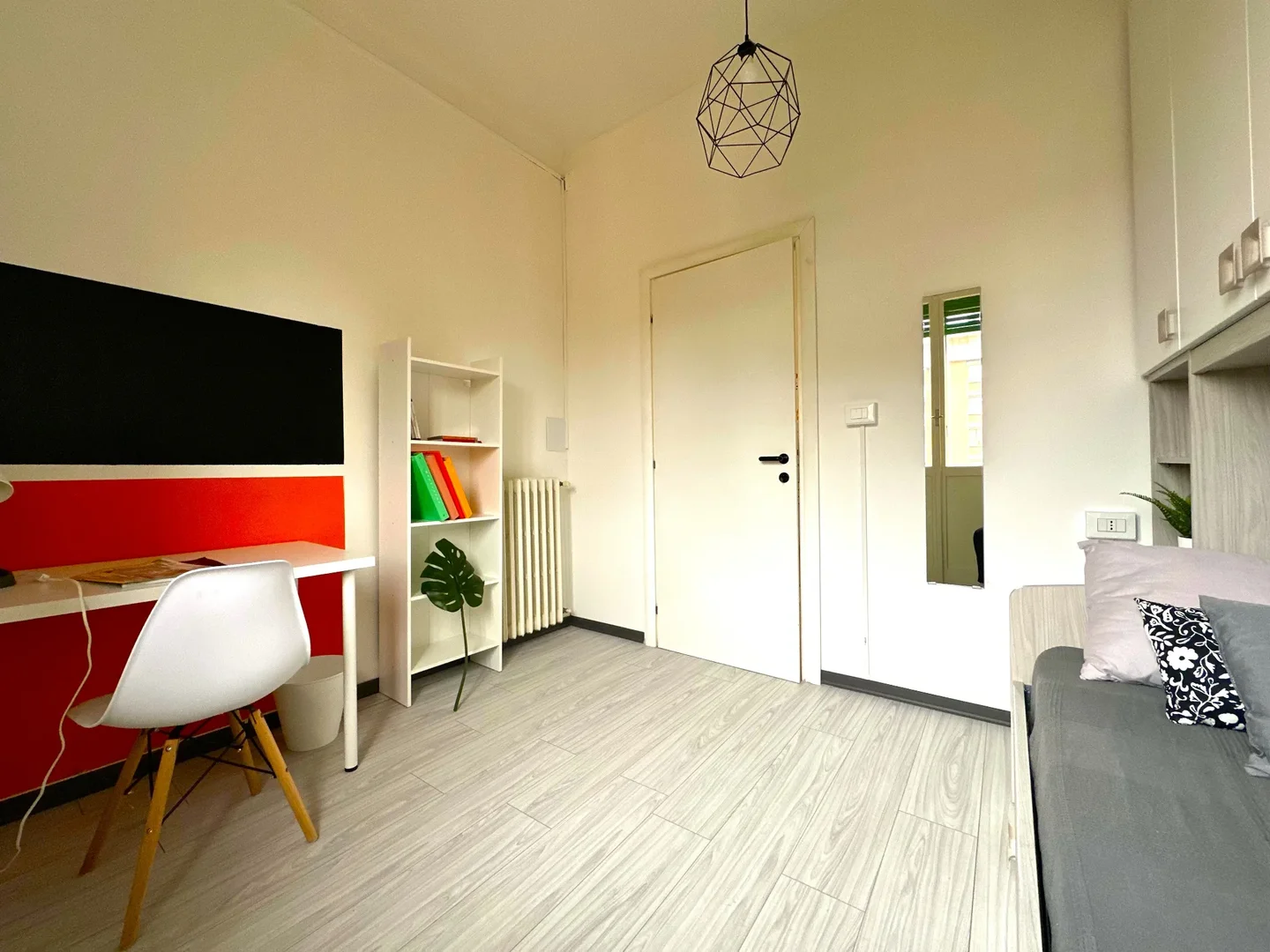 Chambre confortable pour étudiants disponible dans 