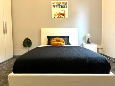 Chambre privée à Via Vermena 1, image 2 de 19
