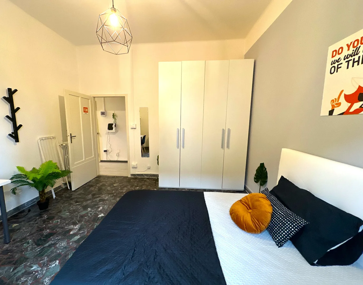 Chambre abordable pour les étudiants avec un bon éclairage dans 
