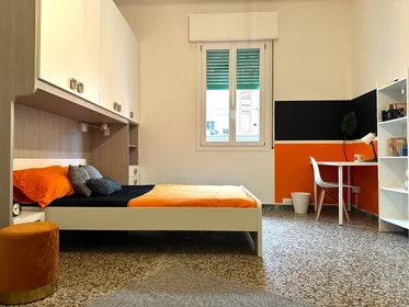 Chambre privée à Via Vermena 1, image 2 de 19