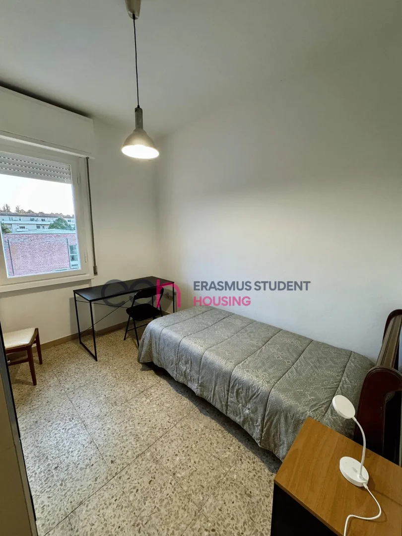 Bezahlbares Zimmer für Studenten mit ausreichender Beleuchtung in 