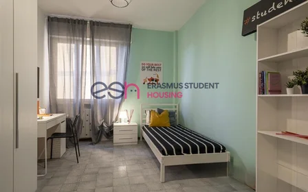 Quarto privado em Via Giovan Battista Pellizzi, imagem 2 de 15