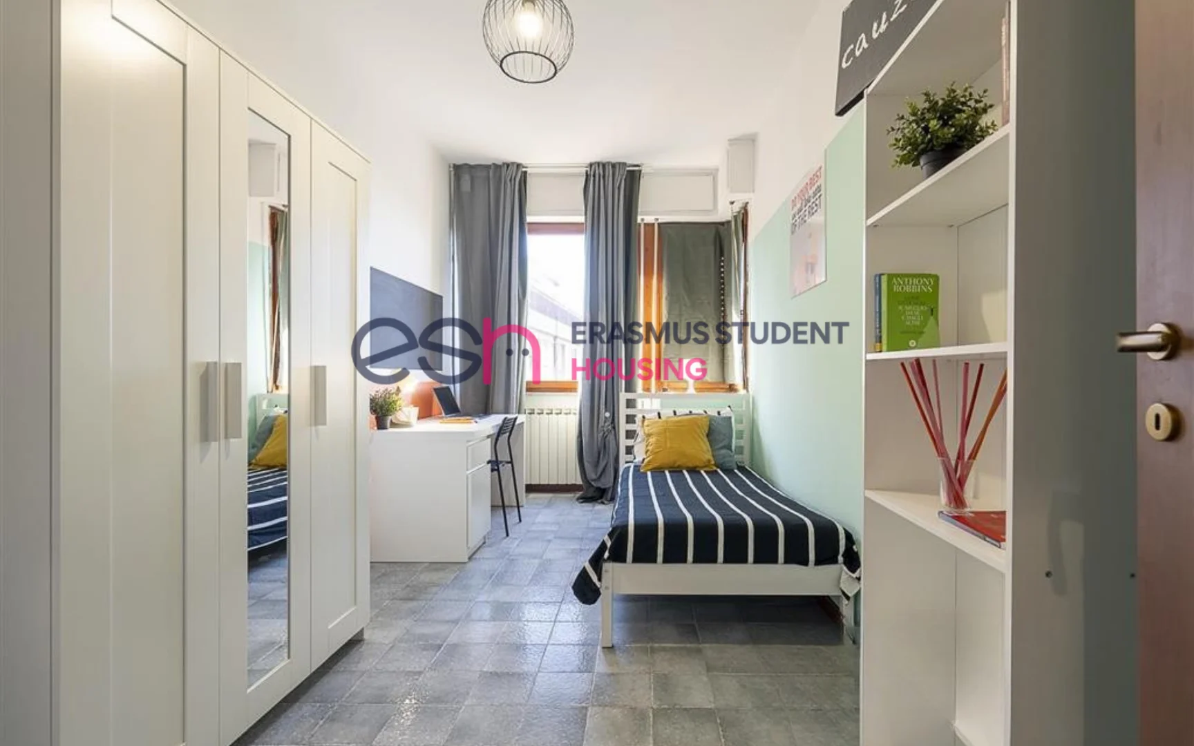 Quarto de estudante económico com localização conveniente em 