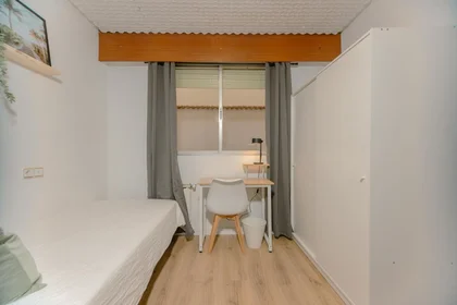 Habitación privada en Avenida de Burjasot 128, imagen 1 de 10
