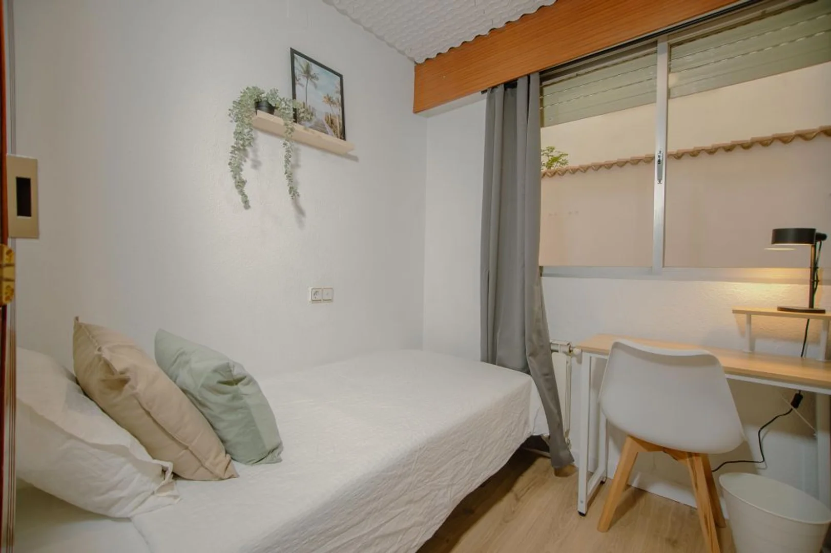 Habitación en apartamento estudiantil en alquiler en , completamente amueblado