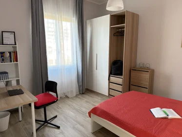 Quarto privado em Via Tirino 67, imagem 1 de 10