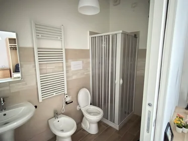 Quarto privado em Via Tirino 67, imagem 5 de 11