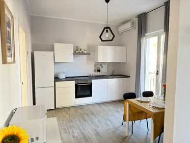 Quarto privado em Via Tirino 67, imagem 6 de 11