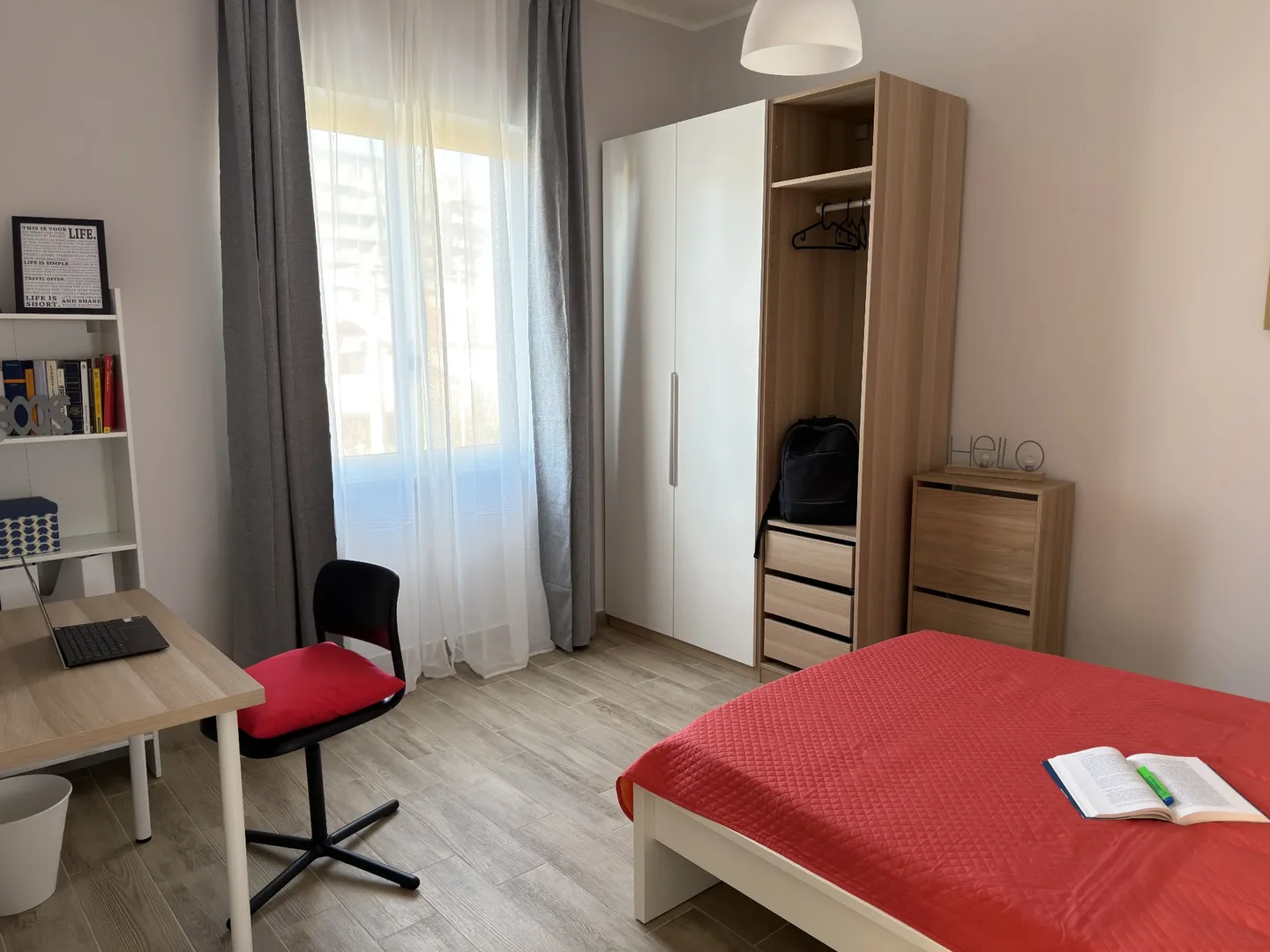 Quarto para alugar em apartamento de estudantes em , totalmente mobilado