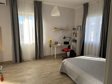 Quarto privado em Via Tirino 67, imagem 1 de 11