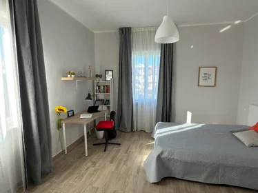 Quarto privado em Via Tirino 67, imagem 3 de 11