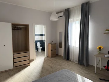 Quarto privado em Via Tirino 67, imagem 4 de 11