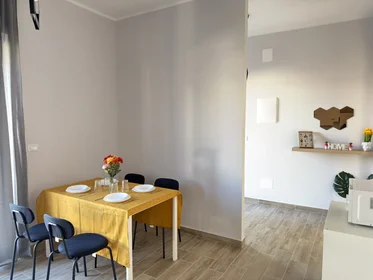 Quarto privado em Via Tirino 67, imagem 7 de 11