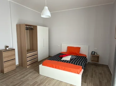 Quarto privado em Via Tirino 67, imagem 1 de 11